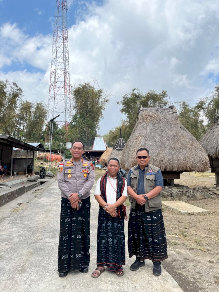 Lestarikan Warisan Leluhur, Kapolres Ngada Hadiri Ritual Ngadhu Kampung Adat Langa Bersama Bupati dan Brigjen TNI Agus Setiawan ‎