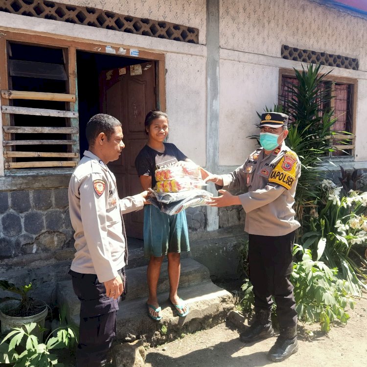 Polsek Soa Salurkan Bantuan Kapolres Ngada, Hadir Meringankan Beban Warga Terdampak Gempa
