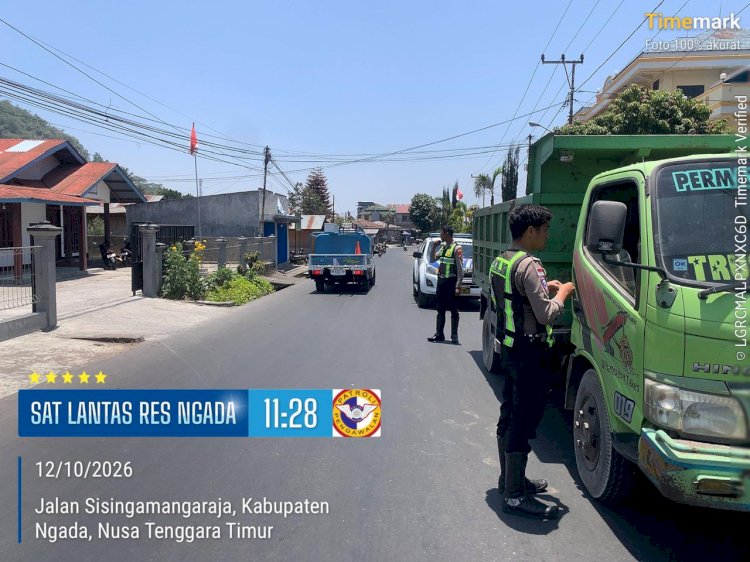 CEGAH KEMACETAN DAN KECELAKAAN, SATLANTAS POLRES NGADA PATROLI DI KOTA BAJAWA