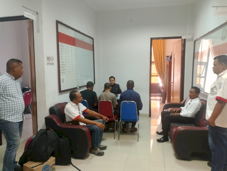 Polres Ngada Serahkan Tiga Tersangka dan Barang Bukti Kasus Pencurian Ternak kepada Kejaksaan