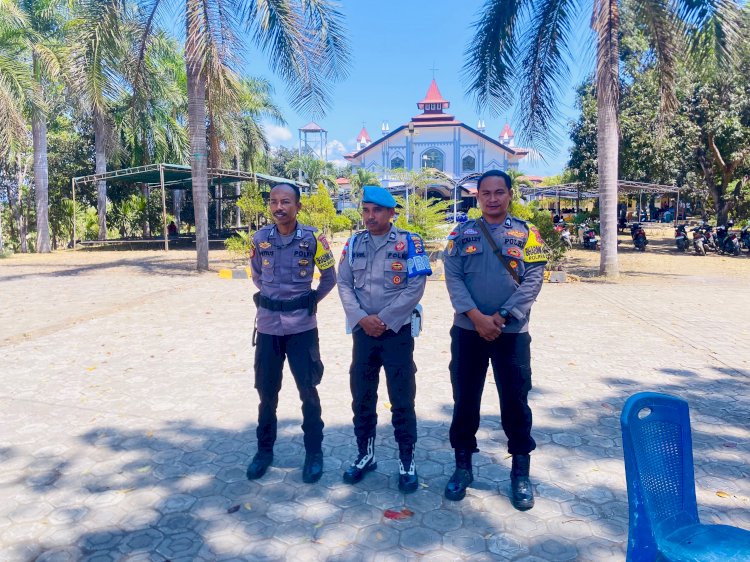 POLSEK AIMERE AMANKAN MISA PERDANA DAN SYUKURAN IMAM BARU DI PAROKI ST. FRANSISKUS & STA. CLARA AIMERE, BERJALAN AMAN DAN LANCAR ‎