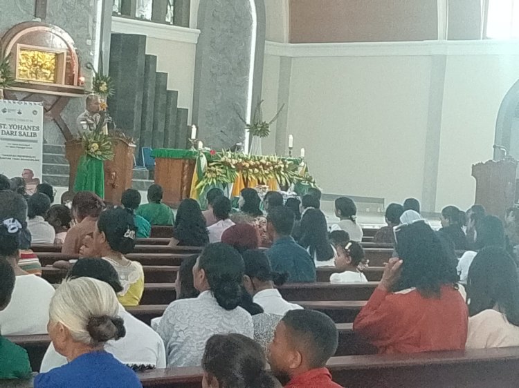 Minggu Kasih Polres Ngada, Kasat Lantas Ajak Umat Gereja St. Yosef Bajawa Tertib Berlalu Lintas