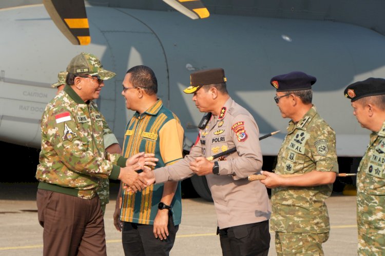 Kapolda NTT Irjen Pol. Reza Arief Dewanto Sambut Kedatangan Menteri Pertahanan RI di Kupang