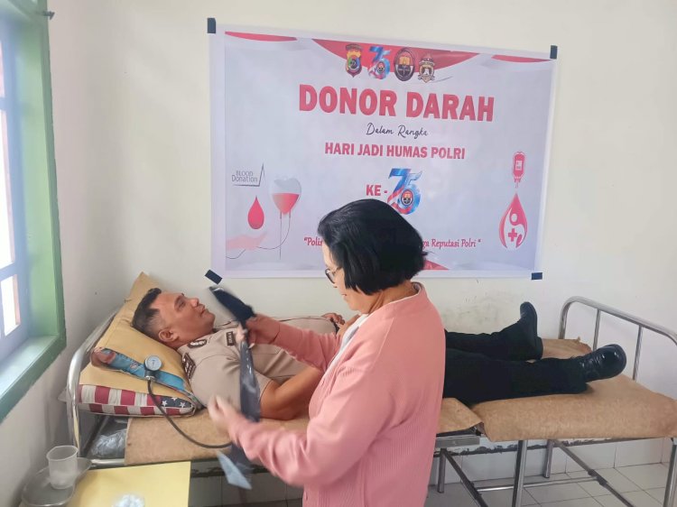 SAMBUT HARI JADI HUMAS POLRI KE-75, HUMAS POLRES NGADA GELAR DONOR DARAH, WUJUD NYATA KEPEDULIAN KEMANUSIAAN