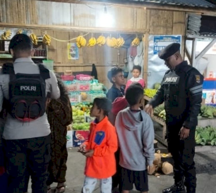 Patroli Perintis Sat Samapta Polres Ngada, Cegah Gangguan Kamtibmas pada Malam Hari di Kota Bajawa