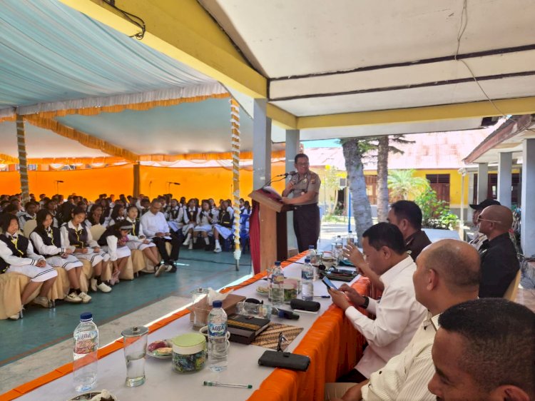 POLRES NGADA DAMPINGI FORKOPIMDA GO TO SCHOOL, TANAMKAN NILAI KEBANGSAAN DAN KARAKTER UNGGUL KEPADA PELAJAR SMAK REGINA PACIS BAJAWA