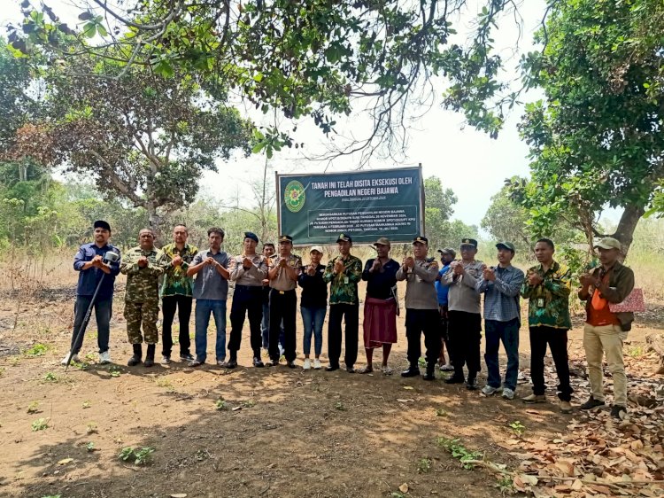 POLRES NGADA KAWAL SITA EKSEKUSI TANAH SENGKETA DI DESA PIGA, BERJALAN AMAN DAN KONDUSIF