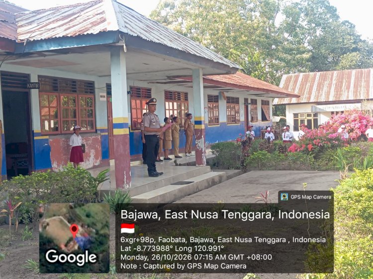 POLISI PEDULI PENDIDIKAN, SAT BINMAS POLRES NGADA TANAMKAN DISIPLIN DAN KARAKTER KEPADA SISWA SDN RADHA