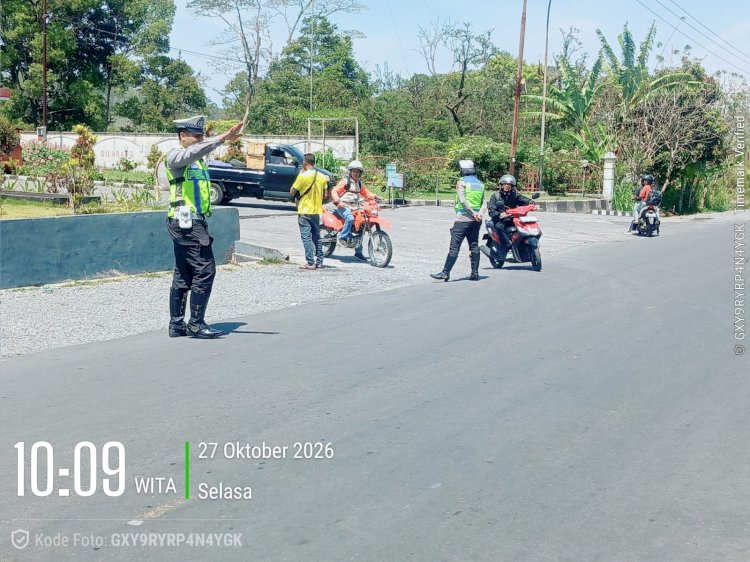 Cegah Pelanggaran Lalu Lintas, Satlantas Polres Ngada Kerahkan 10 Personel di Sejumlah Titik Kota Bajawa